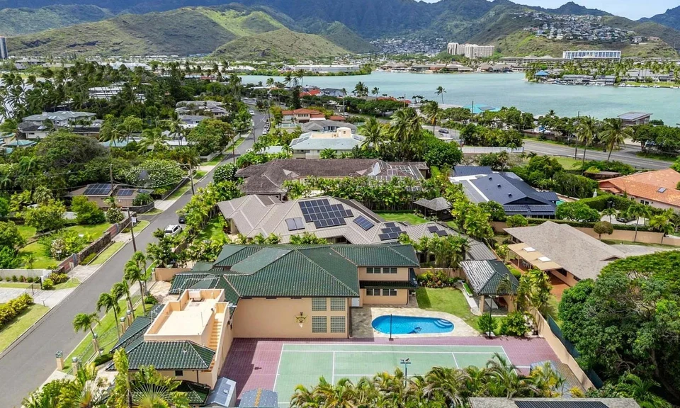 Aerial view of Morad Shaker’s Portlock home with the surrounding Honolulu coastline